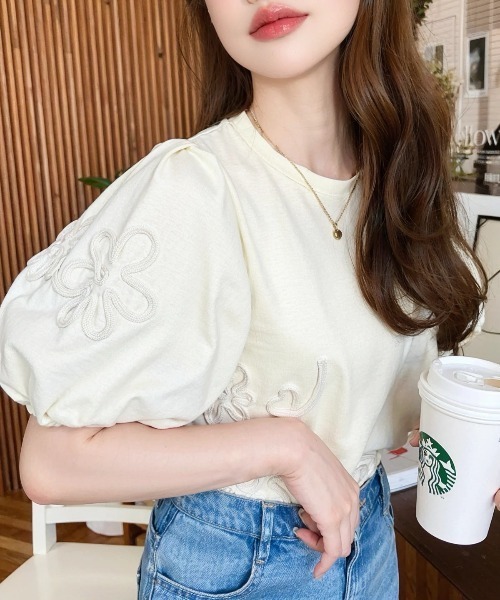 moment+ tシャツ ニュアンスフラワーコード刺繍ボリュームスリーブ半袖