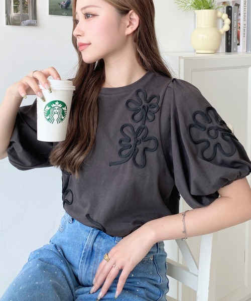 moment+ tシャツ ニュアンスフラワーコード刺繍ボリュームスリーブ半袖