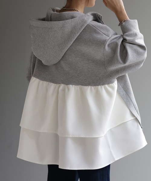 Hug the holidays グレー フリル付きパーカー HUG.U（ハグユー） パーカー バックフリルパーカー レディース