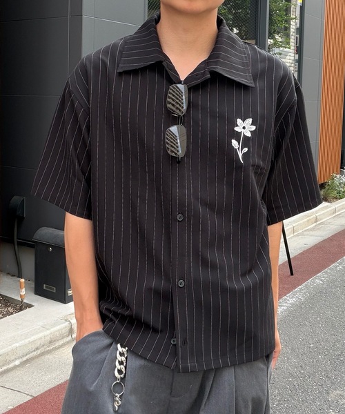 UNDERSTATEMENTs シャツ 半袖 「ユニセックス」花刺繍ストライプシャツ