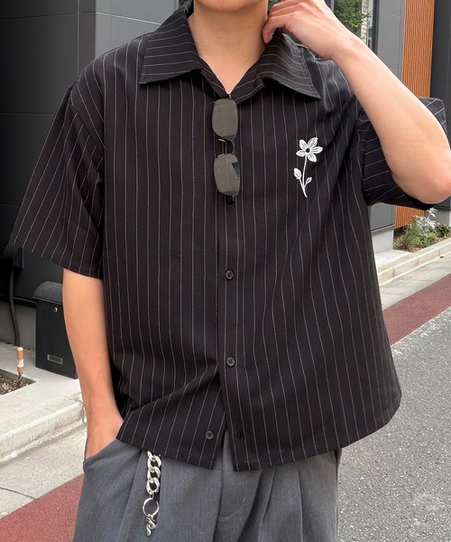 UNDERSTATEMENTs シャツ 半袖 「ユニセックス」花刺繍ストライプシャツ