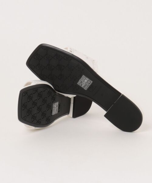 CHARLES ＆ KEITH（チャールズ&キース） サンダル レザー エンブロイ