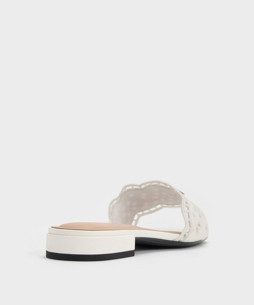 CHARLES ＆ KEITH（チャールズ&キース） サンダル レザー エンブロイ