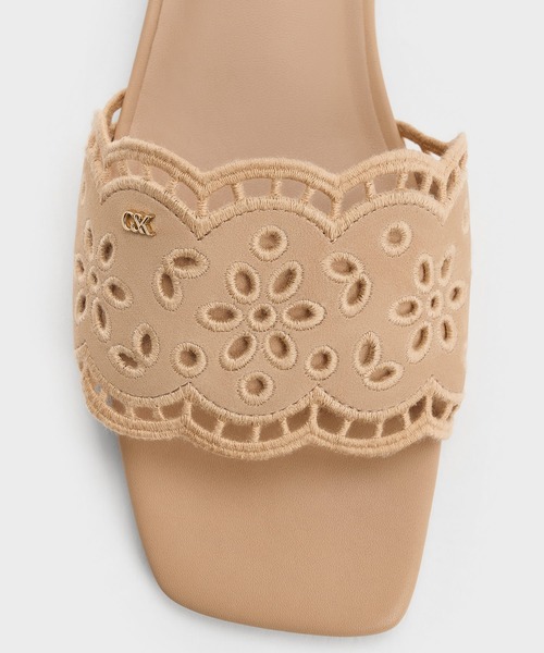 CHARLES ＆ KEITH（チャールズ&キース） サンダル レザー エンブロイ