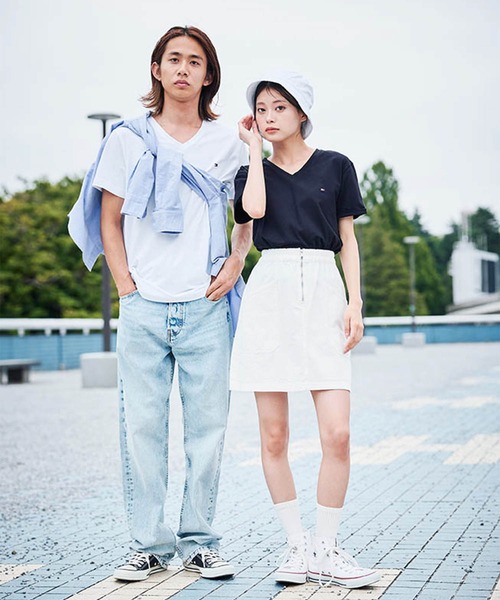tシャツ 「オンライン限定」トミーヒルフィガー ワンポイントロゴVネックオーバーサイズTシャツ メンズ レディース | TOMMY HILFIGER | 17