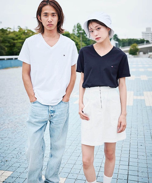 tシャツ 「オンライン限定」トミーヒルフィガー ワンポイントロゴVネックオーバーサイズTシャツ メンズ レディース | TOMMY HILFIGER | 19