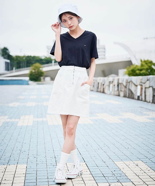 tシャツ 「オンライン限定」トミーヒルフィガー ワンポイントロゴVネックオーバーサイズTシャツ メンズ レディース | TOMMY HILFIGER | 23