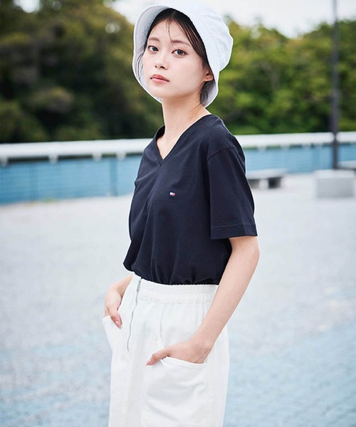 tシャツ 「オンライン限定」トミーヒルフィガー ワンポイントロゴVネックオーバーサイズTシャツ メンズ レディース | TOMMY HILFIGER | 21