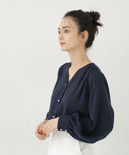 ブラウス シャツ パール＆ダーツネックブラウス レディース とろみ シャツ ブラウス Vネック 長袖 パールボタン スキッパー