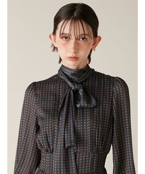 LILY BROWN（リリーブラウン） ワンピース 2wayボウタイプリーツ