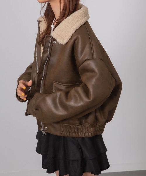 ヴィンテージ　カーキ色レザー ジャケット ムートン襟付き Chiina ムートンコート ボアコート Chiina /フェイクレザー ボアバイ