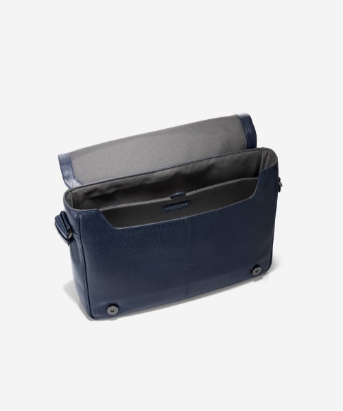 美品◯コールハーン　メッセンジャーバッグ　A4サイズ収納可能　オールレザー COLE HAAN（コールハーン） ショルダーバッグ ベルモント