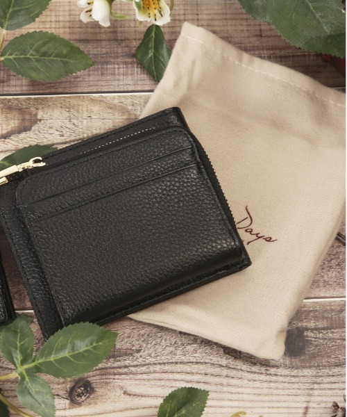 perche フリルデザイン 黒 二つ折り財布 タッセル付き perche フリルデザイン 黒 二つ折り財布 タッセル付き