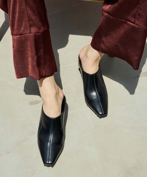 OMMO（オーエムエムオー） サンダル ミュール ASYMME METALLIC HEEL