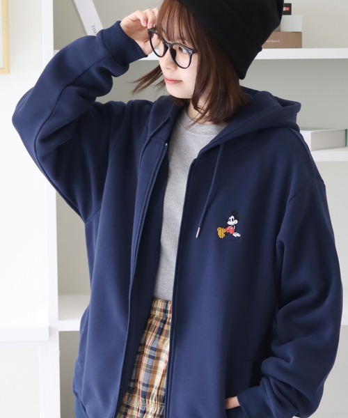 Disney（ディズニー） パーカー アートワーク デザイン 裏起毛 胸