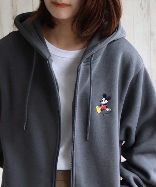 Disney（ディズニー） パーカー アートワーク デザイン 裏起毛 胸