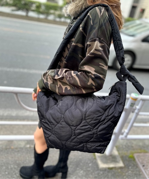 【JUNE】30cmファスナーショルダーバッグ　ナイロンオックスキルト ショルダーバッグ バッグ 「ふんわり立体キルト」レディース キルト