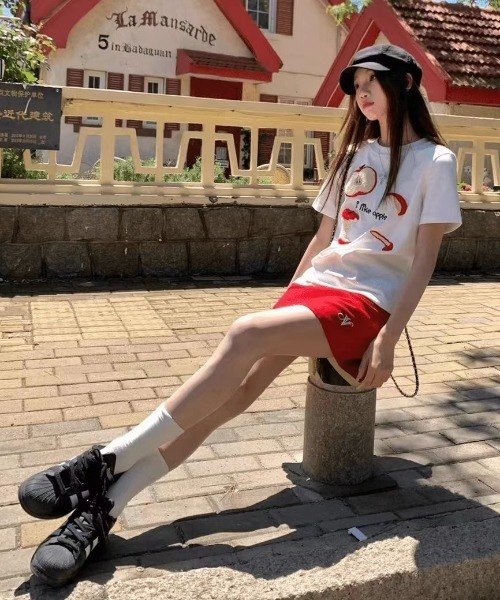tシャツ ライティングロゴ刺しゅうTシャツ レディース Achic tシャツ リンゴ刺しゅう柄Tシャツ レディース : ZOZOTOWN
