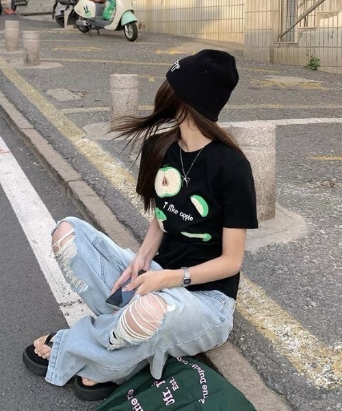 tシャツ ライティングロゴ刺しゅうTシャツ レディース Achic tシャツ リンゴ刺しゅう柄Tシャツ レディース : ZOZOTOWN