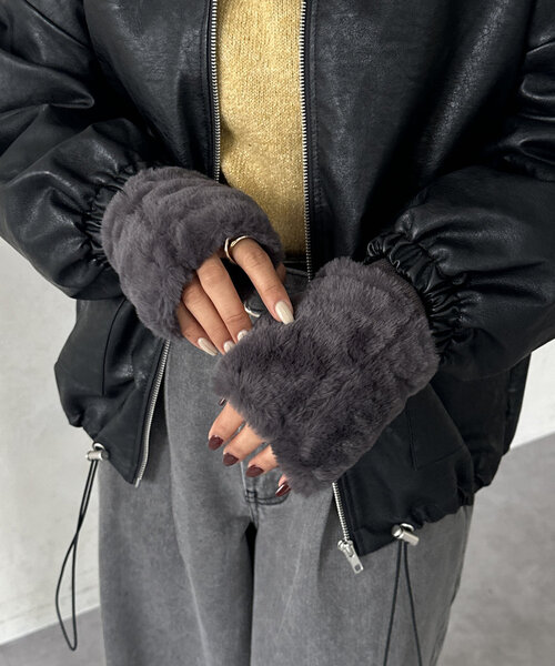 Thevon（ゼヴォン） フェイクラビットファーハンドウォーマー