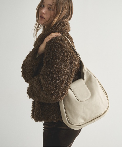 LOSCa ショルダーバッグ バッグ フェイクレザーラウンドフォルムバッグ