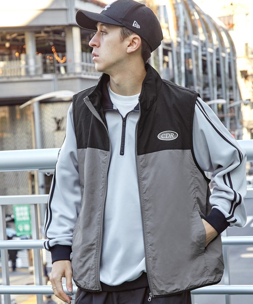 MONO-MART（モノマート） ベスト ジレ 「CODDERR」サークルロゴ刺繍