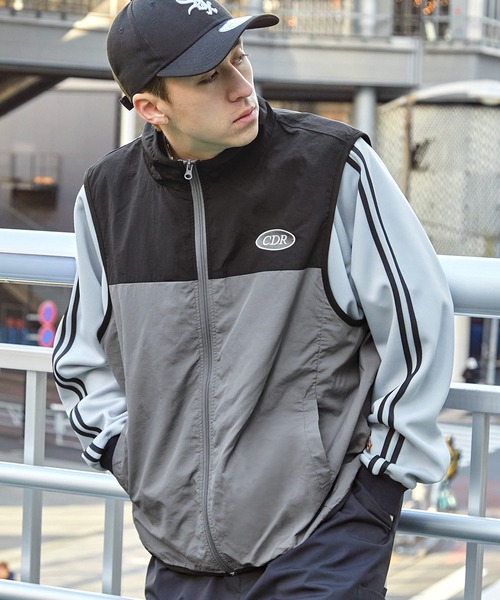 MONO-MART（モノマート） ベスト ジレ 「CODDERR」サークルロゴ刺繍