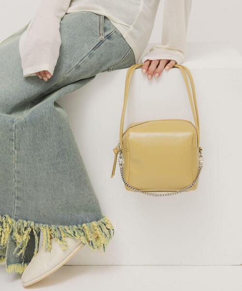 KBF（ケービーエフ） ショルダーバッグ バッグ チェーン付きスクエア