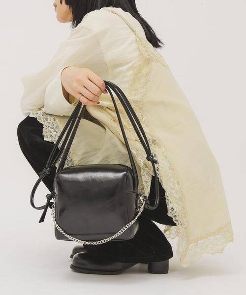 KBF（ケービーエフ） ショルダーバッグ バッグ チェーン付きスクエア