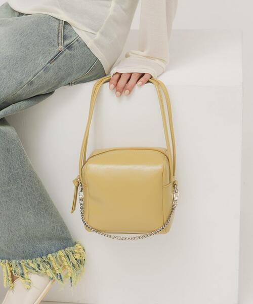 KBF（ケービーエフ） ショルダーバッグ バッグ チェーン付きスクエア