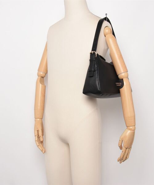 GUESS（ゲス） ショルダーバッグ ONE SIZE ブラック レディース