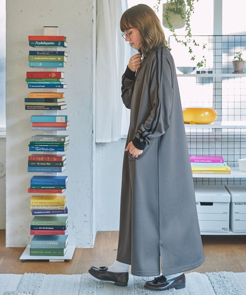 ハーフジップサイドライン　ワンピース/ESSENTIAL M ワンピース ナンバリング刺繍 ハーフジップ サイドライン トラック