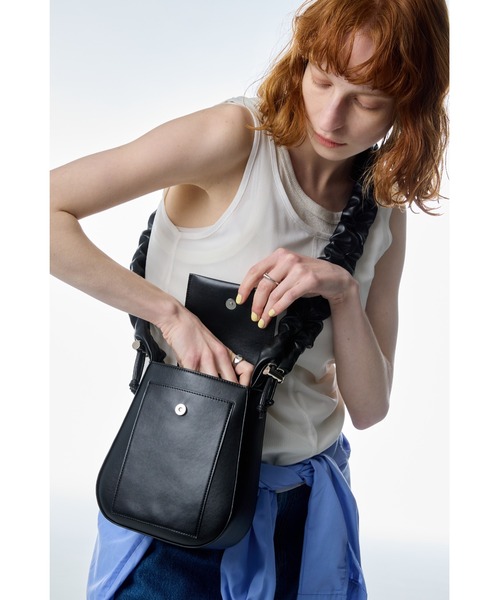 un/neu ショルダーバッグ バッグ ギャザーハンドルフェイクレザー 