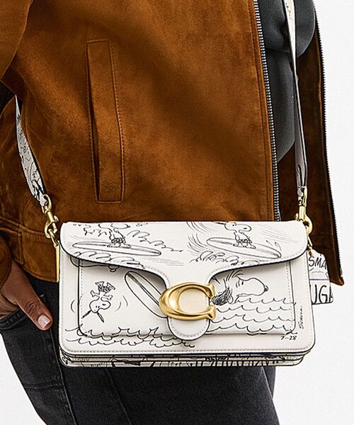 すぐ届く COACH x スヌーピー タビーショルダーバッグ 26 すぐ届く COACH x スヌーピー タビーショルダーバッグ 26 (Coach