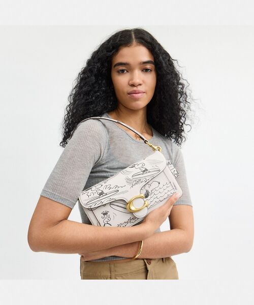 PEANUTS ショルダーバッグ バッグ 「COACH X PEANUTS」タビー