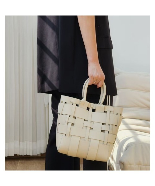 ブラックレザー ショルダーバッグ 編み込みデザイン Tomieco ショルダーバッグ バッグ LEATHER 編み込みショルダー