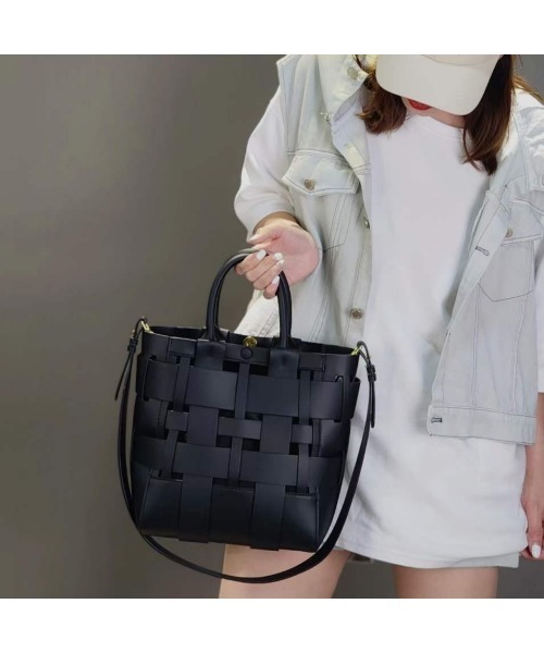 ブラックレザー ショルダーバッグ 編み込みデザイン Tomieco ショルダーバッグ バッグ LEATHER 編み込みショルダー