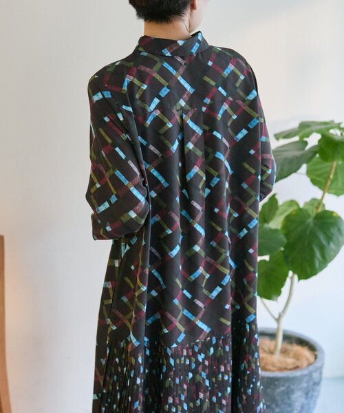 ear PAPILLONNER（イア パピヨネ） ワンピース 襟付きプリーツ