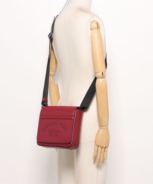 【売約済】マイケルコース　ショルダーバッグ　スクエア　赤　フラップ　シボ　メンズ MICHAEL KORS（マイケルコース） ショルダーバッグ COOPER スクエア