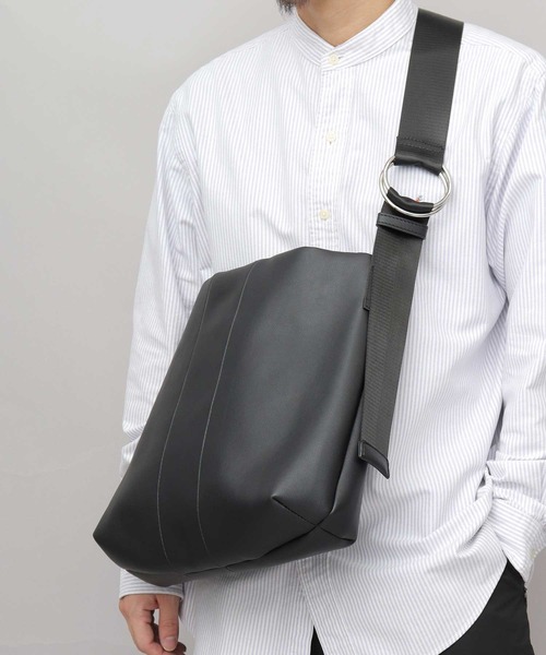ショルダーバッグ 大容量 スプリットレザー（牛床革） ダブル丸カン ショルダーバッグ A4・タブレット収納対応 メンズ レディース
