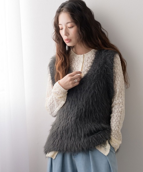 フェザーヤーンニットベスト LILY BROWN（リリーブラウン）の「フェザーヤーンニットベスト（ベスト