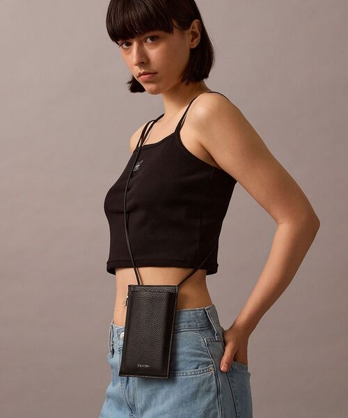   クロスボディバッグ - エンボスウエストバッグ Amazon | (カルバンクライン) CALVIN KLEIN クロスボディバッグ