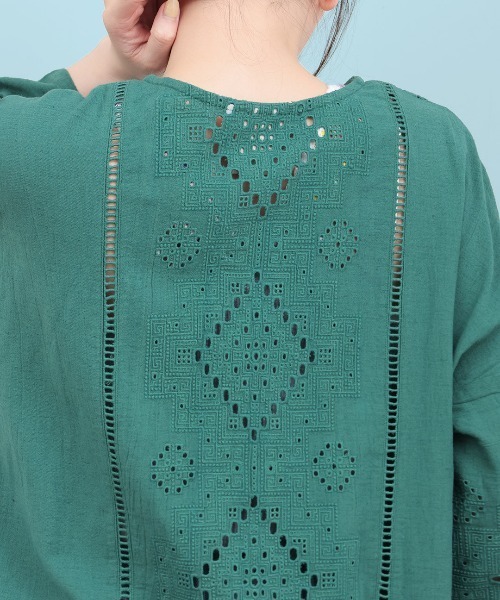 未使用 グラムディ ワークス GLAMDY WORKS レディース 用 カットワーク 刺繍 の 素敵 な ハンドメイド ブラウス チチカカ ブラウス シャツ Rico カットワーク刺繍プルオーバー