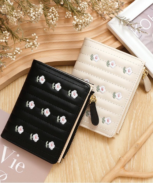 ❤桜(プロフ)さま❤お金収入増加のお財布❤ pyornim 財布 お花刺繍 折りたたみ ウォレット レディース