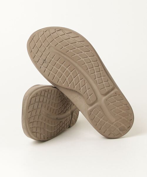 「OOFOS」 フラットサンダル MEDIUM ベージュ レディース_画像3