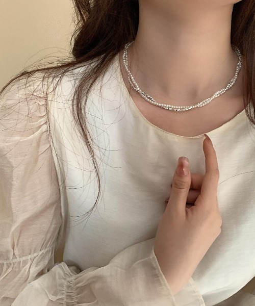 ネックレス 首元にやさしくきらめく上品なツイストチェーンネックレス