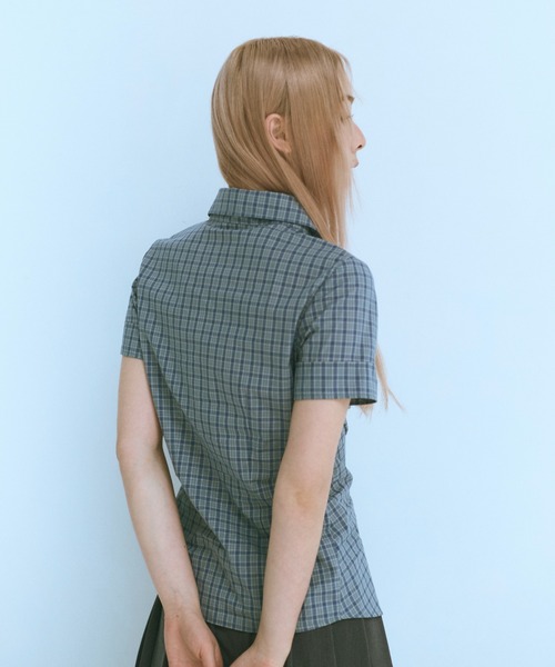 トップス FEKETE GATHER FEMININE TIGHT SHIRT GATHER FEMININE TIGHT SHIRT / ギャザータイトシャツ（シャツ