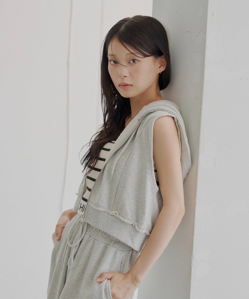 tシャツ フード付きノースリZIPパーカー レディース Chico（チコ）の「【セットアップ対応】フード付ノースリZIP