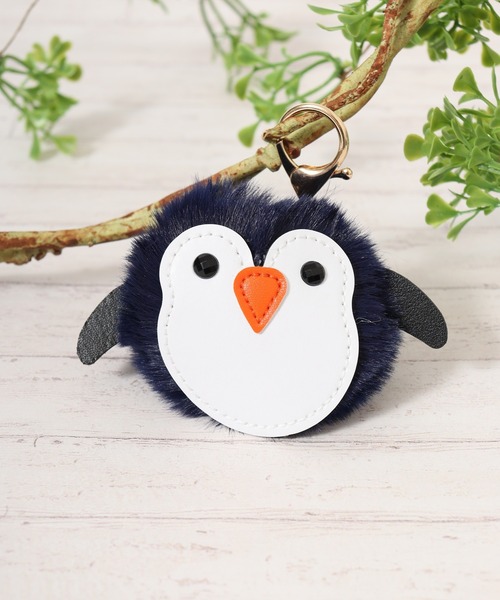 Crossi チャーム ふわふわペンギンモチーフラビットファーチャーム