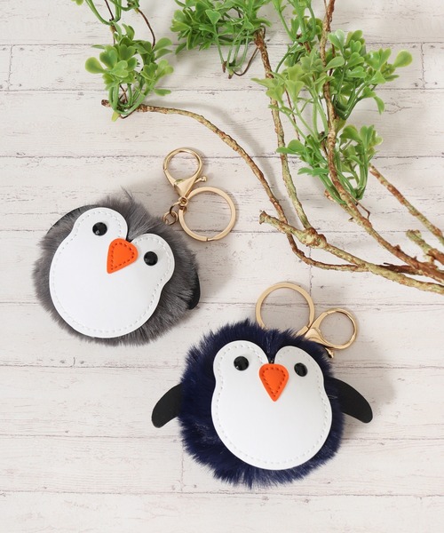 Crossi チャーム ふわふわペンギンモチーフラビットファーチャーム